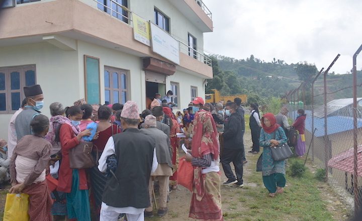 सुनापति गाउँपालिकामा वृद्धवृद्धालाई समाजिक सुरक्षा भत्ता पाउन निकै सास्ती (फोटोफिचर सहित)