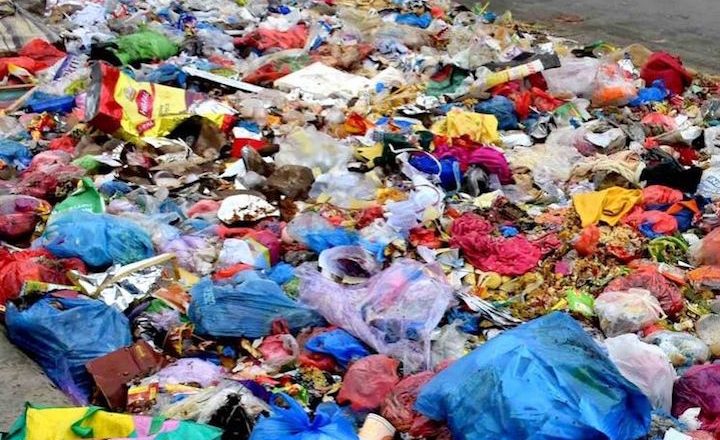 अझै उठ्न सकेन काठमाडौँका मुख्य मुख्य चोकका फोहर